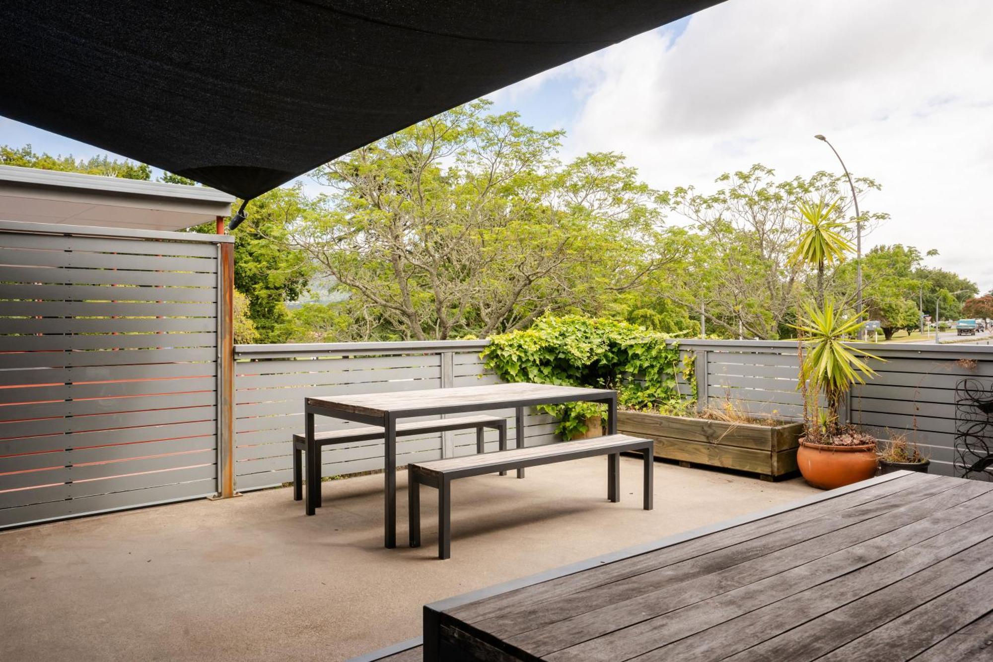 Хостел Haka House Роторуа Экстерьер фото A rooftop terrace in Brisbane, Australia