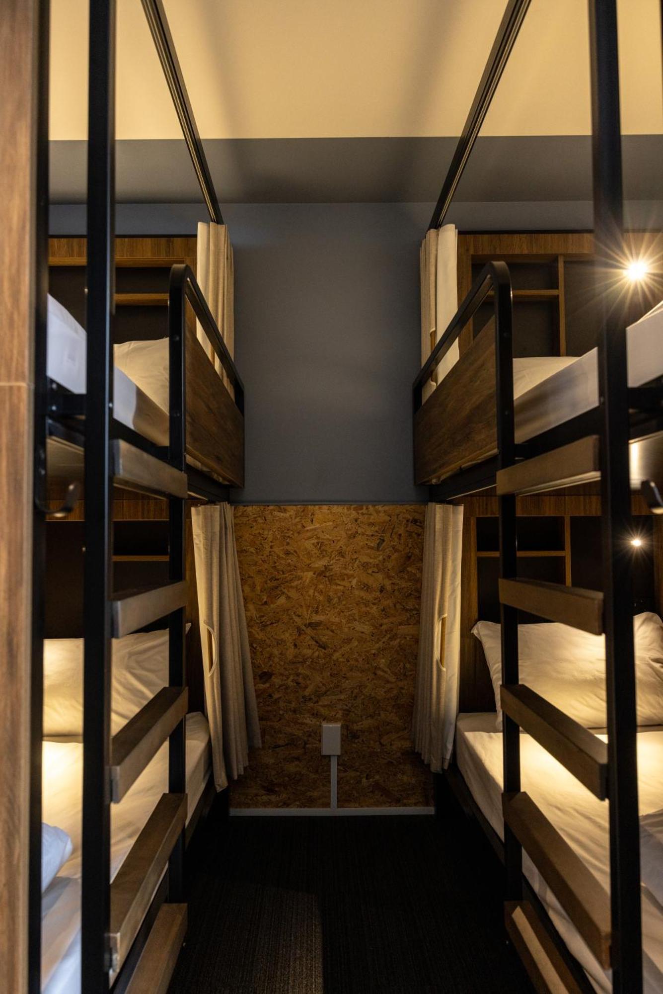 Хостел Haka House Роторуа Экстерьер фото A capsule hotel in Tokyo