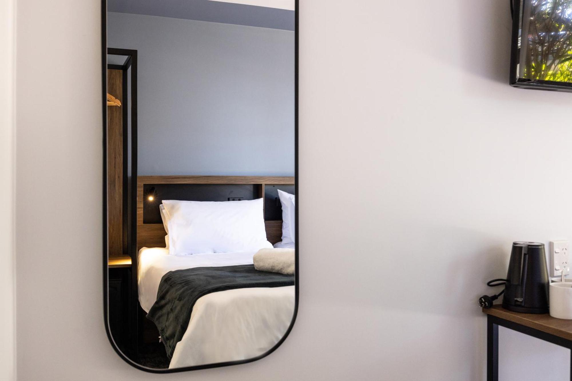 Хостел Haka House Роторуа Экстерьер фото A mirror