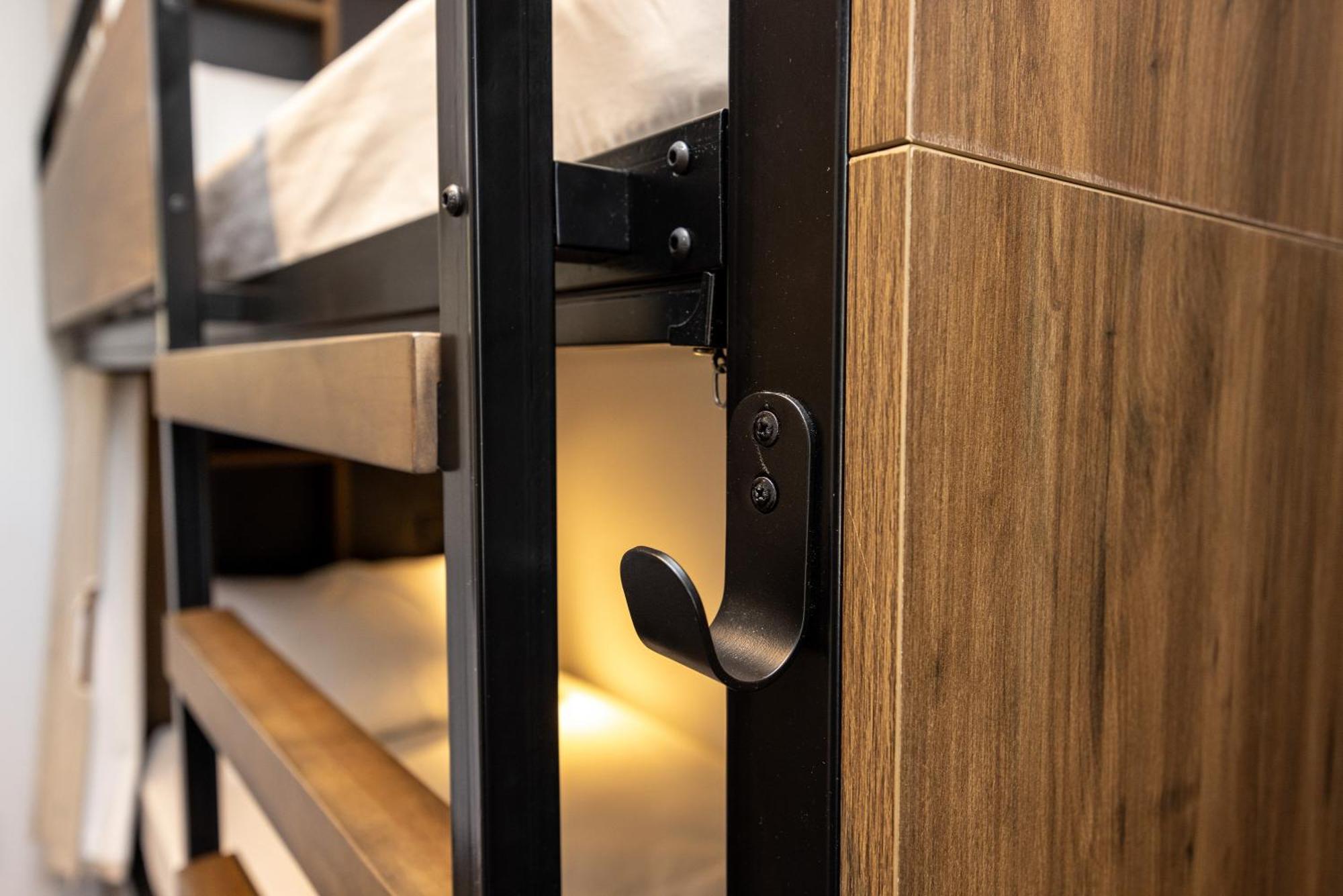 Хостел Haka House Роторуа Экстерьер фото A coat hook