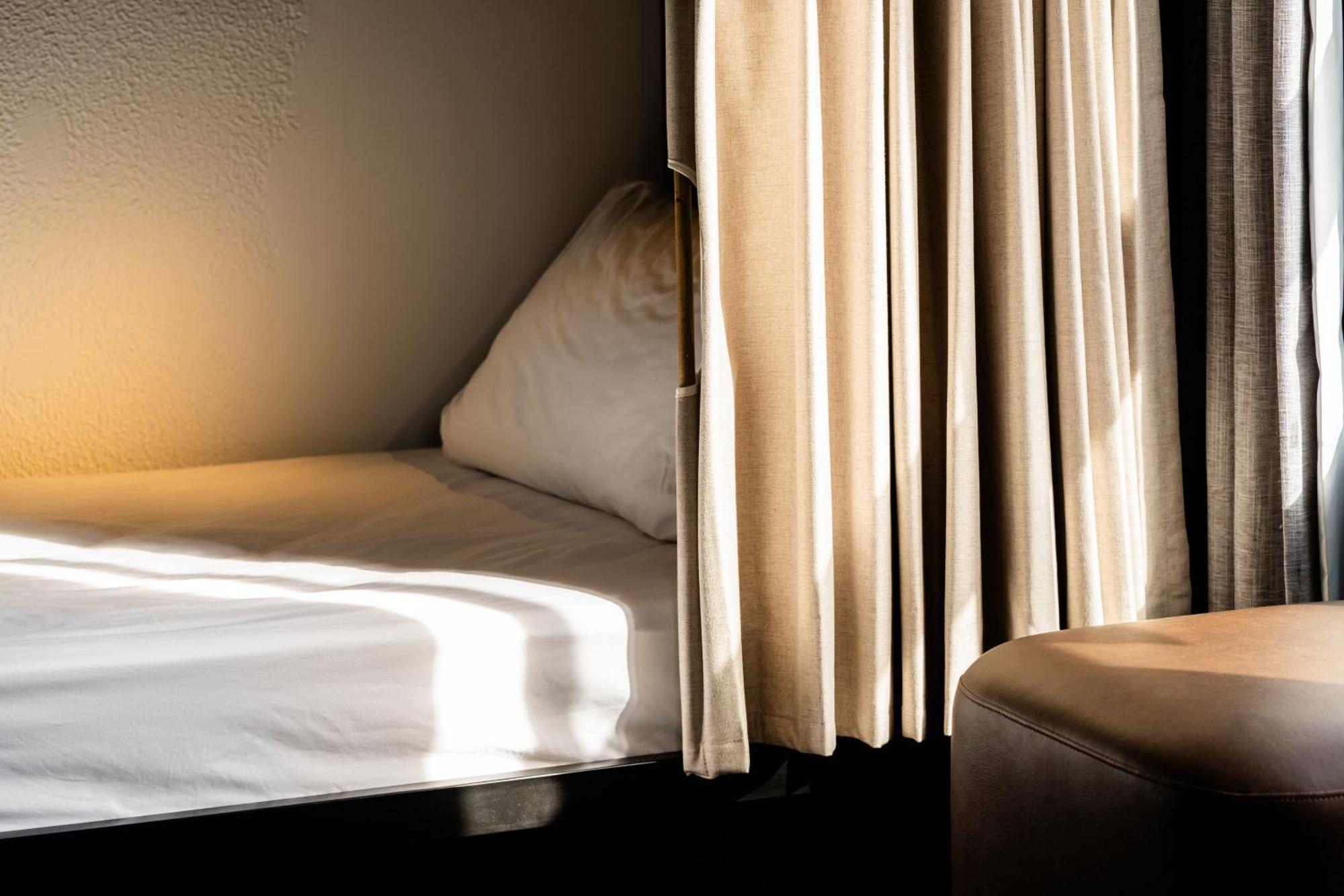 Хостел Haka House Роторуа Экстерьер фото A bed