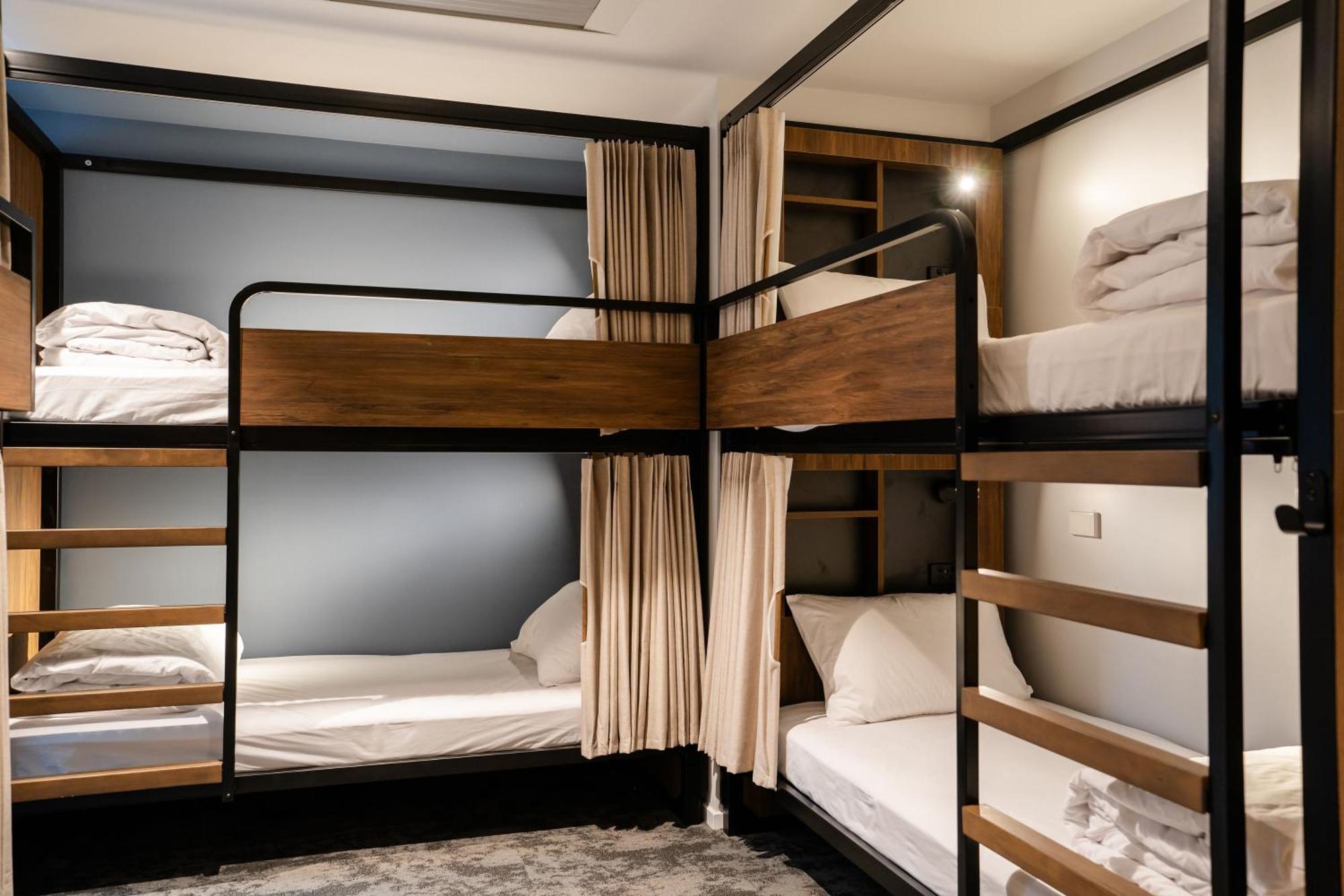 Хостел Haka House Роторуа Экстерьер фото A capsule hotel in Tokyo